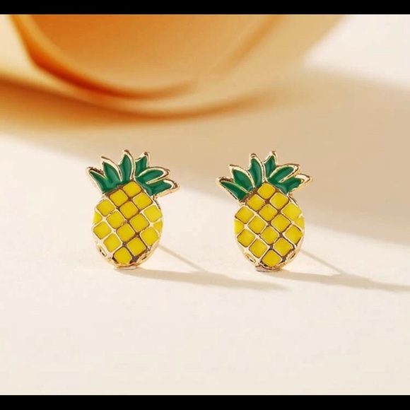 🦋 3/$24 🍍 Yellow and green pineapple stud earrings NWOT - Picture 2 of 2